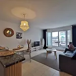 A 50 Metres De La Plage Et 10 Minutes Du Vieux Port 70M2 Sur La Corniche Vue Mer