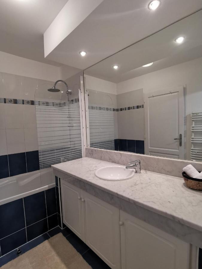 Apartment A 50 Metres De La Et 10 Minutes Du Vieux Port 70m2 Sur La Corniche Vue